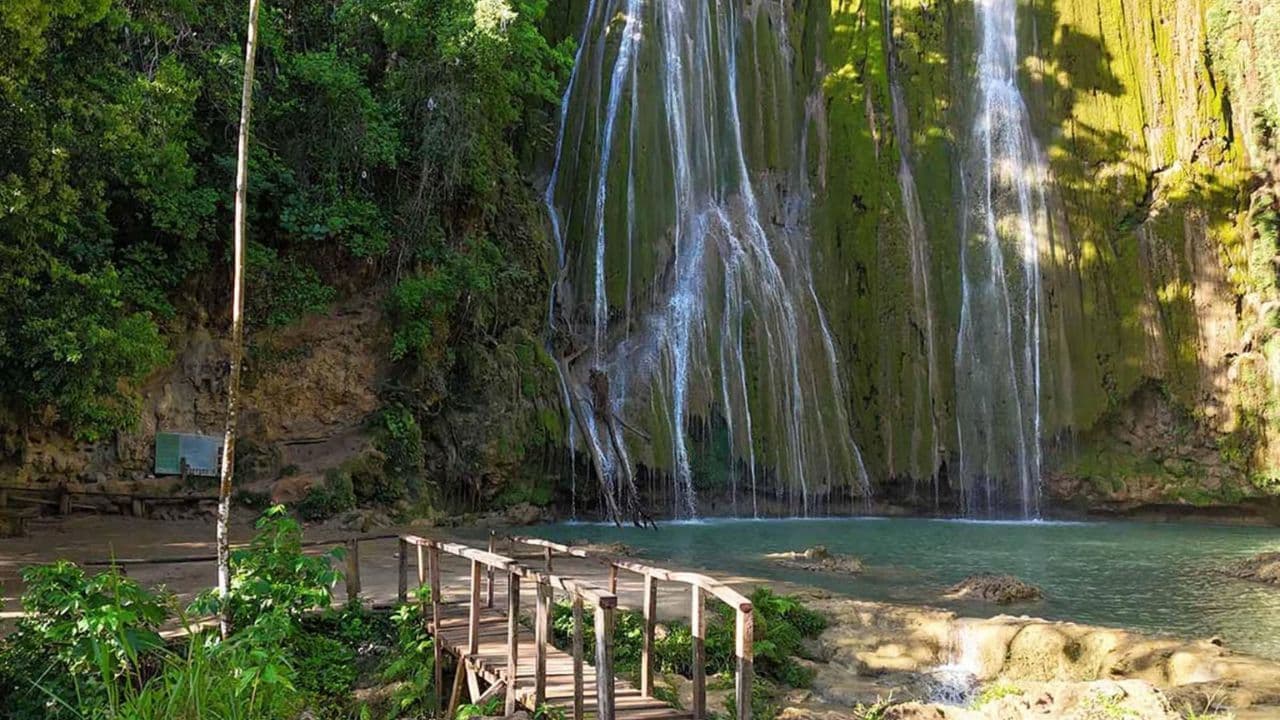 Punta Cana: Samana mit Wasserfall und Tagesausflug zur Insel Bacardi — Guided tour and outdoor activity