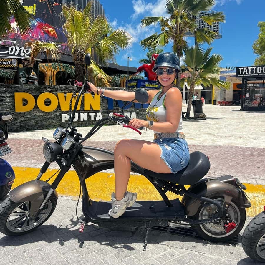 Bavaro Punta Cana: Stadtrundfahrt mit Harley-Modellen E-Scootern — Guided tour and outdoor activity
