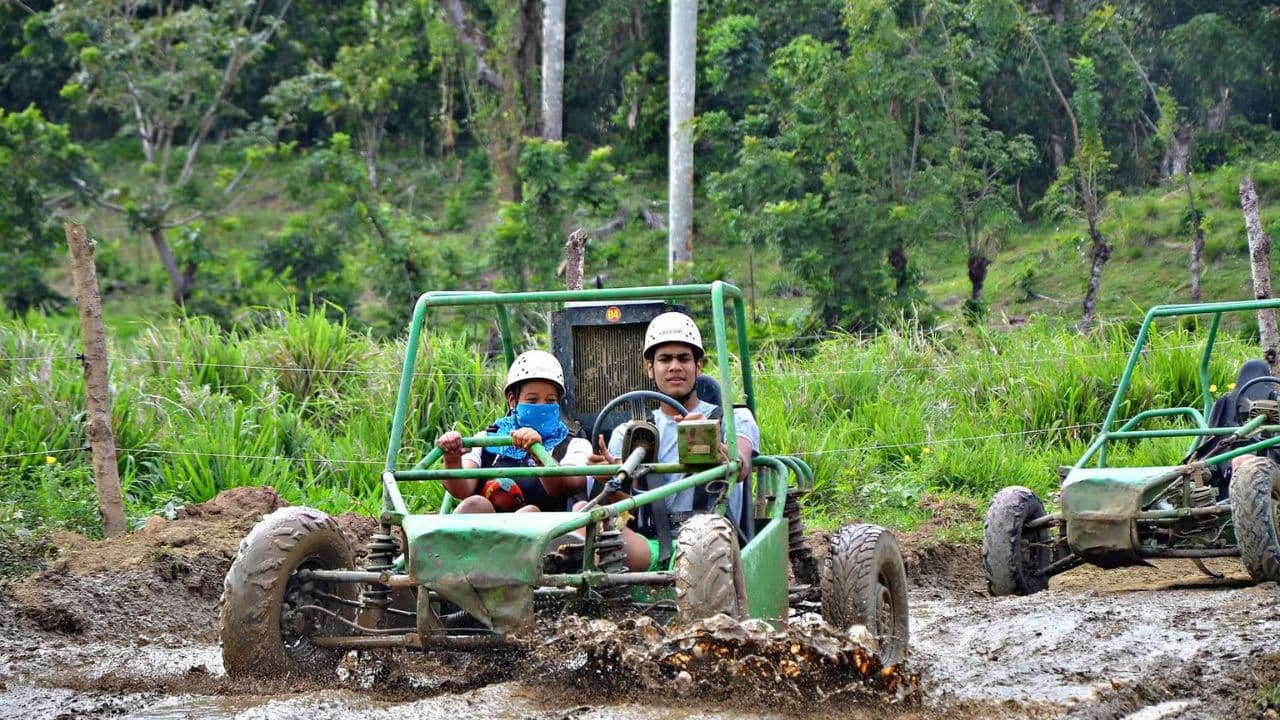 Von Punta Cana: Dune Buggy- und Zip-Line-Abenteuer — Guided tour and outdoor activity