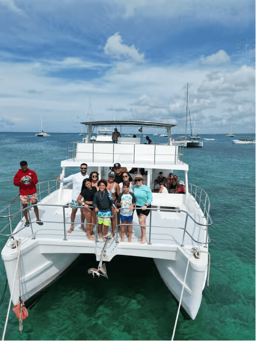 From Santo Domingo: Isla Saona Day Trip with Catamaran Ride — Guided tour and outdoor activity